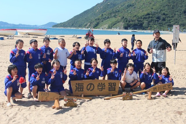 砂浜での記念撮影