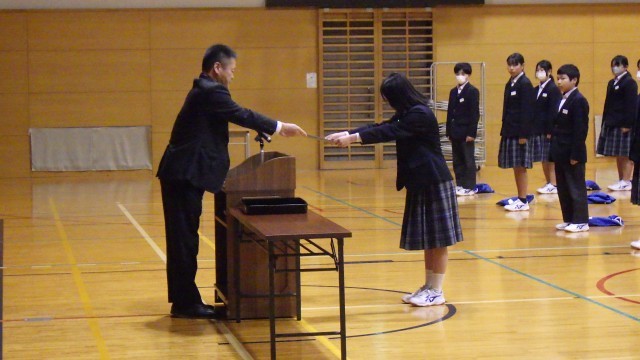 １年生修了証授与